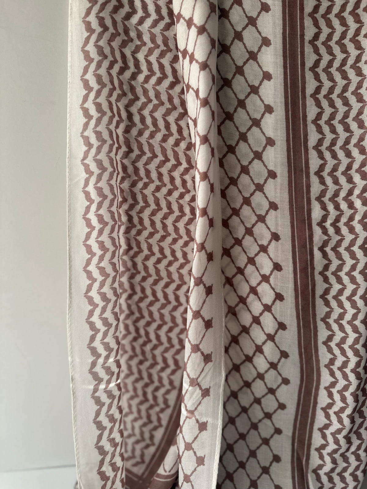 Blush keffiyeh print hijab in blush pink