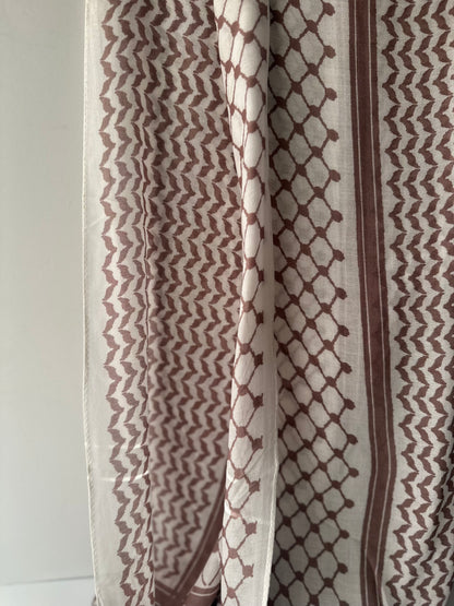 Blush keffiyeh print hijab in blush pink