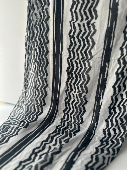Black keffiyeh print hijab in printed modal